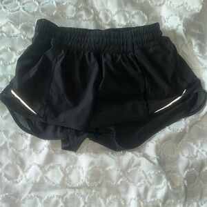 black lululemon 2.5 shorts